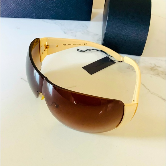 Authentic PRADA sunglasses 😎 - Picture 3 of 9